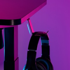 שולחן מחשב גיימינג עם תאורת RGB וגובה מתכוונן — שחור