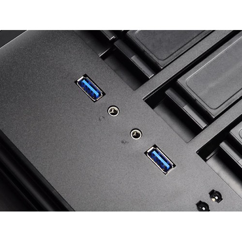 מארז SilverStone DS380 8-Bay Mini ITX NAS בצבע שחור