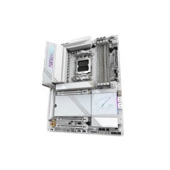 לוח אם GIGABYTE X870E AORUS PRO ICE