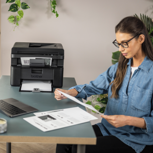 Компактное монохромное лазерное МФУ Brother DCP-L1660W 3-в-1 с Wi-Fi, сканером и копиром — белый