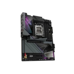 לוח אם GIGABYTE X870E AORUS MASTER