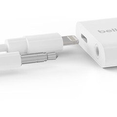מתאם Belkin RockStar – חיבור Lightning לאודיו 3.5 מ"מ + טעינה (לבן)