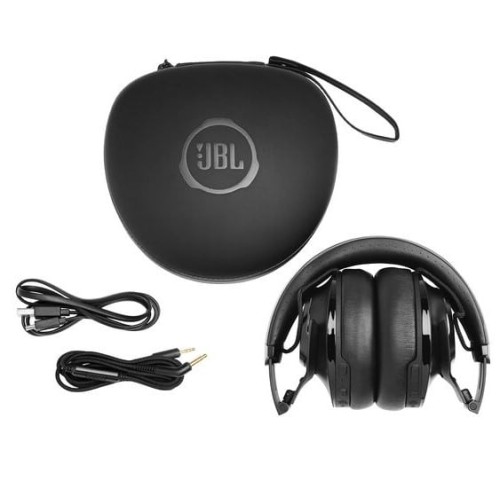 Headphones JBL Club 950NC in black color.